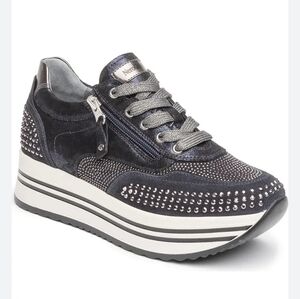 NWOB Nero Giardini Women's Blue Studded Platform Sneakers